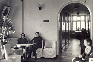 Холл Центральной поликлиники
