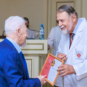 Премия академика Ю.Л. Шевченко «За милосердие и труды» была пожалована д. м. н., профессору Леониду Болеславовичу Лихтерману