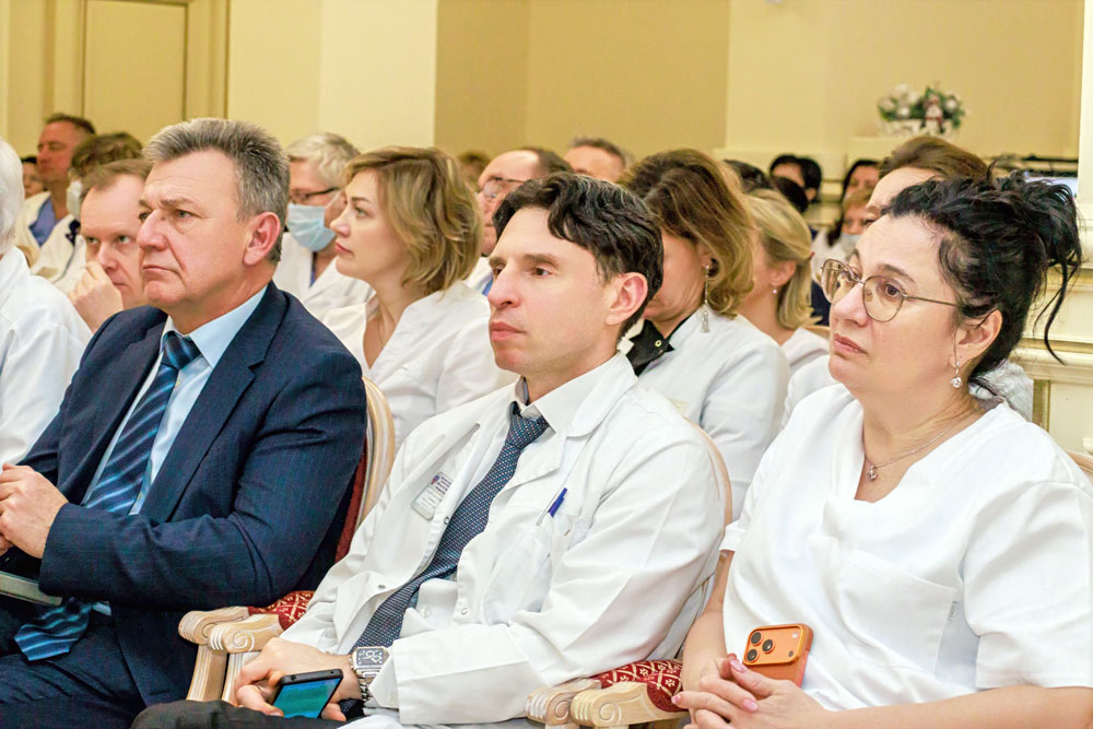 Академик РАН Олег Эдуардович Карпов поблагодарил коллег за их деятельность в уходящем году