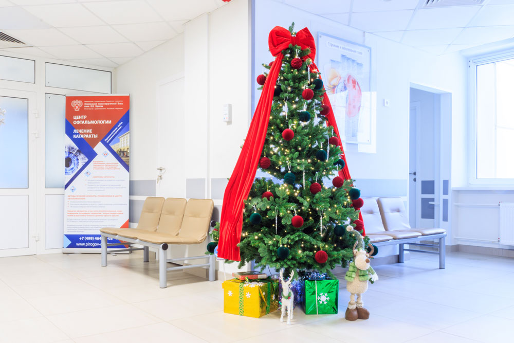 Для пациентов в Пироговском Центре постарались создать новогоднее настроение