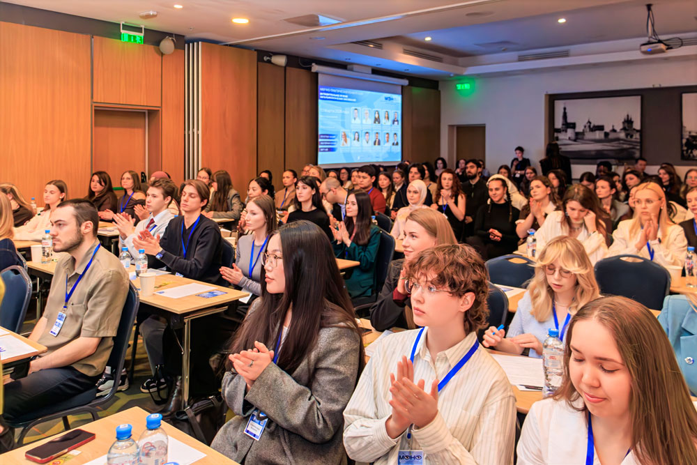 Мероприятие объединило молодых специалистов, ординаторов и практикующих офтальмологов для обсуждения современных подходов к интравитреальной терапии витреоретинальных заболеваний