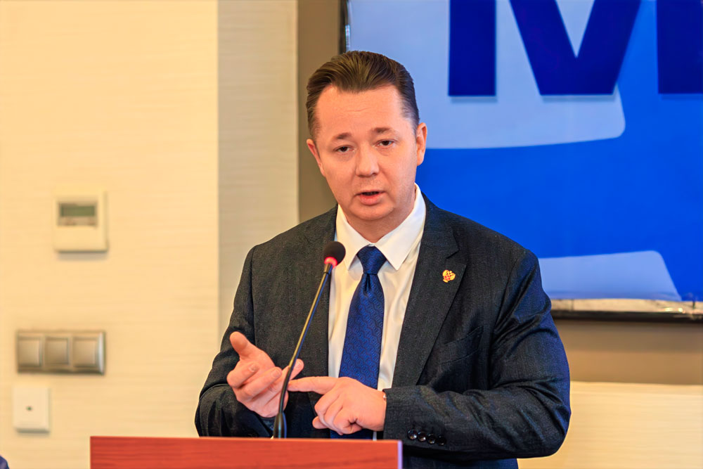 Открыв торжественное мероприятие, профессор Ринат Рустамович Файзрахманов обратился с приветственным словом к участникам