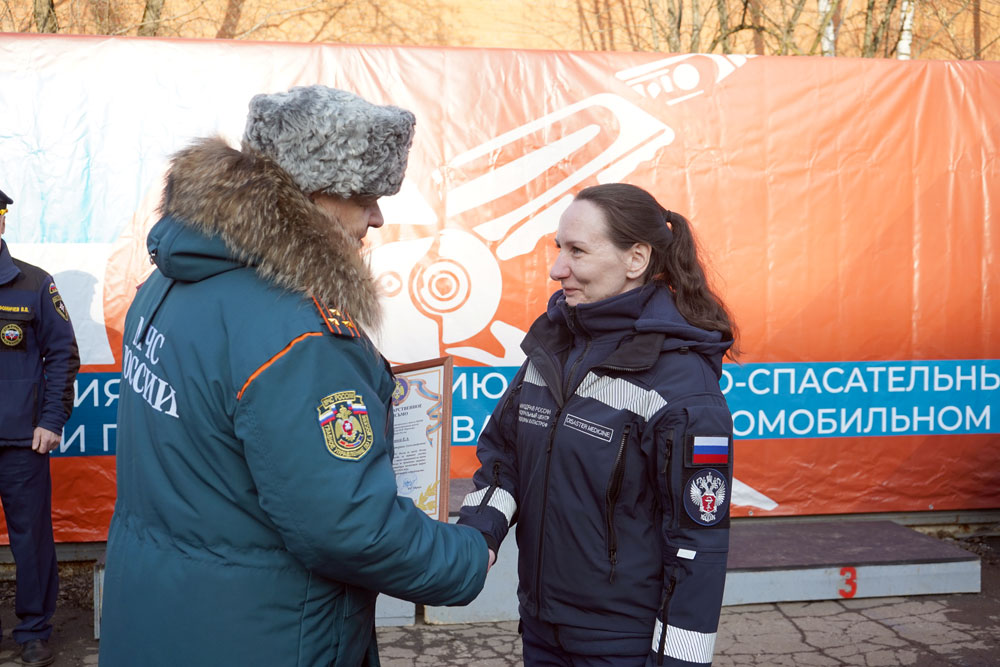 Вручение благодарственного письма Екатерине Александровне Лежниной