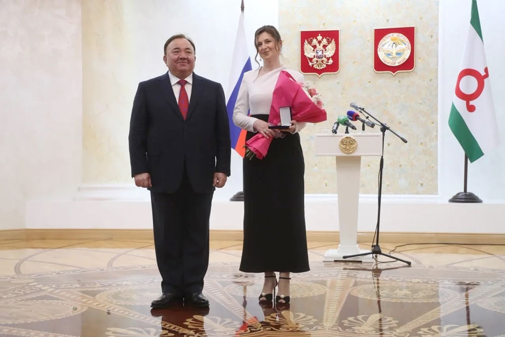Глава Республики Ингушетия Махмуд-Али Калиматов вручил высокую региональную награду «Заслуженный врач Республики Ингушетия» к. м. н. Розе Ахметовне Гайтукиевой