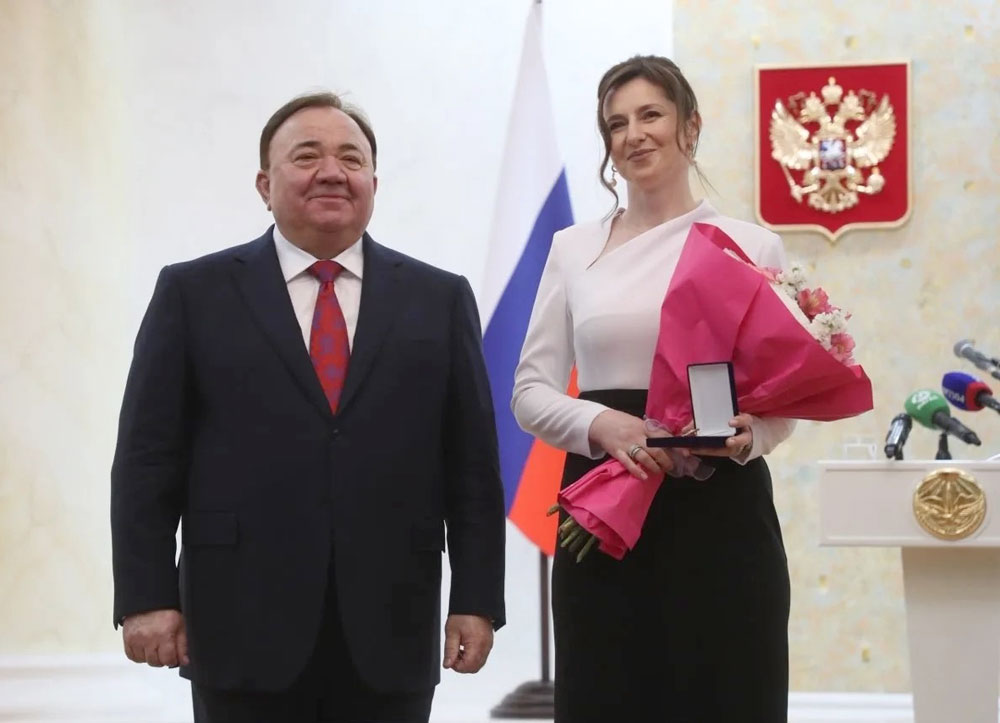 Сердечно поздравляем с заслуженной наградой, желаем крепкого здоровья, благополучия и дальнейших профессиональных успехов