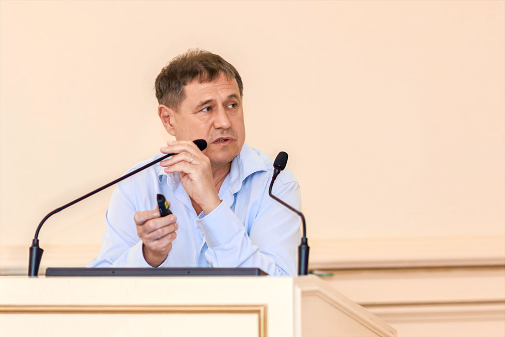 Руководитель Клиники медицинской реабилитации, заведующий Кафедрой медицинской реабилитации и восстановительного лечения Института усовершенствования врачей Пироговского Центра, д. м. н. Вадим Дамирович Даминов