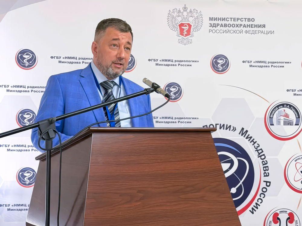 Заведующий Центром маммологии и эндокринной хирургии, к. м. н., доцент Владимир Анатольевич Животов