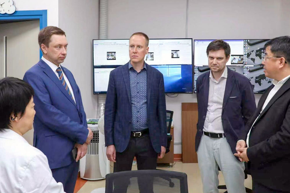 Программа поездки включала визиты в три организации Фуданьского университета