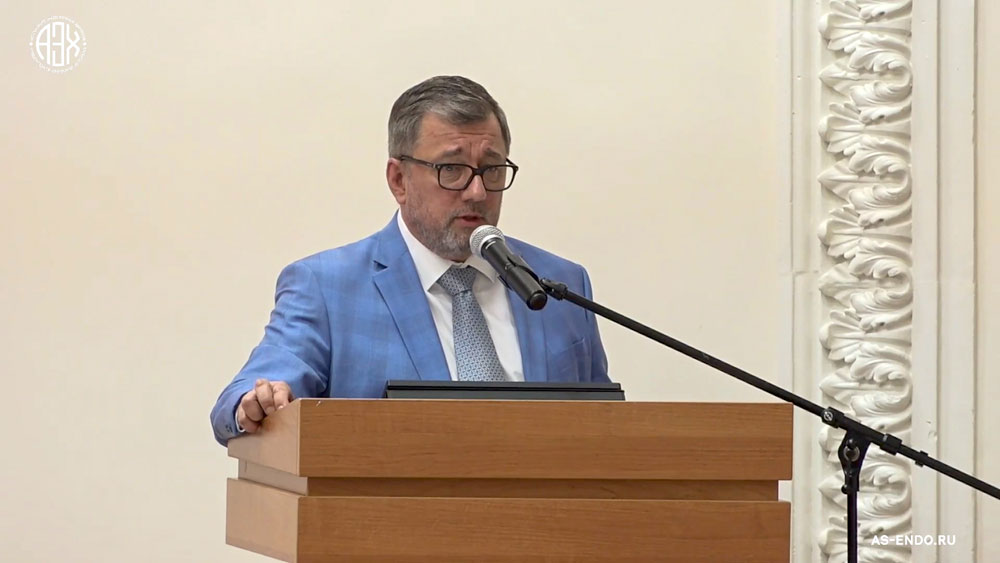 Заведующий Центром маммологии и эндокринной хирургии, к. м. н. Владимир Анатольевич Животов
